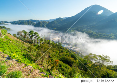 【日本100名城】秋の朝の津和野城 三十間台から見た雲海と青野山6 島根県鹿足郡津和野町 【日本100名城】秋の朝の津和野城 三十間台から見た雲海と青野山6 島根県鹿足郡津和野町 121612272