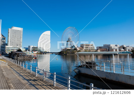 横浜、桜木町の観覧車 横浜、桜木町の観覧車 121612606
