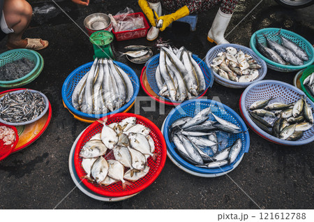 Variety of fresh fish at the fish market 121612788