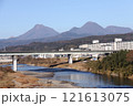 由布山・鶴見山を大分市明磧橋から 2025年元旦に撮影 121613075