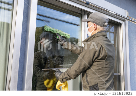 専門業者によるガラスクリーニング 121613922