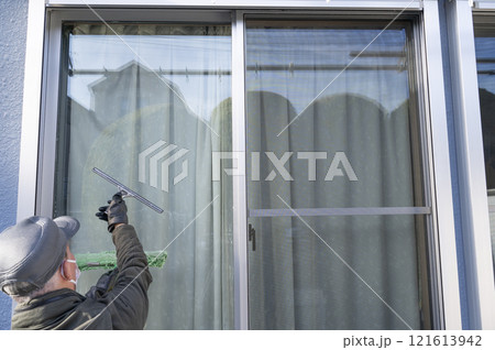 専門業者によるガラスクリーニング 121613942
