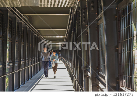 飯田市のそらさんぽ天竜峡を歩く風景(長野県) 121617275