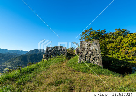 【日本100名城】秋の朝の津和野城 三十間台虎口の石垣2 島根県鹿足郡津和野町 【日本100名城】秋の朝の津和野城 三十間台虎口の石垣2 島根県鹿足郡津和野町 121617324