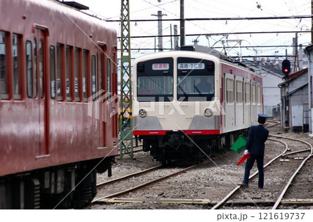 車両基地での入替作業… 上信電鉄『高崎駅』 121619737
