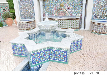 ぎふワールド・ローズガーデンのモロッコガーデン内の噴水 ぎふワールド・ローズガーデンのモロッコガーデン内の噴水 121620100