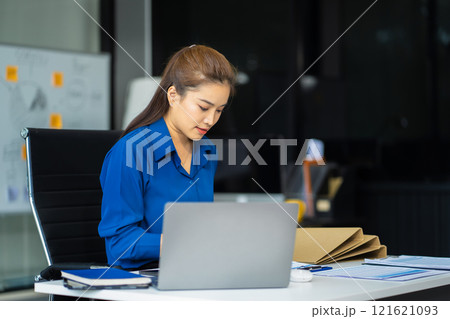 Project manager working and update tasks with milestones progress planning and professional investor working new start up project in the office. Project manager working and update tasks with milestones progress planning and professional investor working new start up project in the office. 121621093
