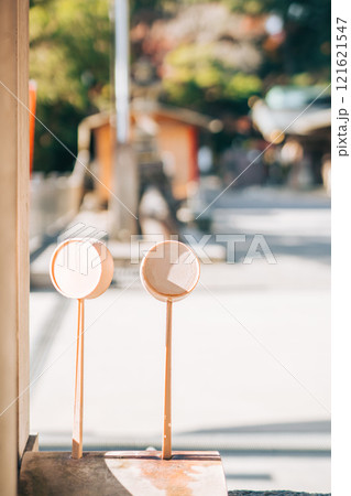 茨城県つくば市 筑波山神社の手水舎の杓子、ひしゃく 茨城県つくば市 筑波山神社の手水舎の杓子、ひしゃく 121621547
