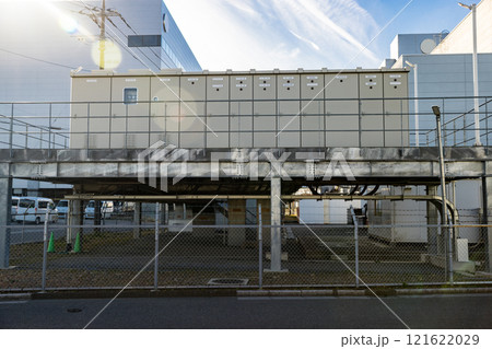 架台の上のキュービクル式高圧受電設備 架台の上のキュービクル式高圧受電設備 121622029