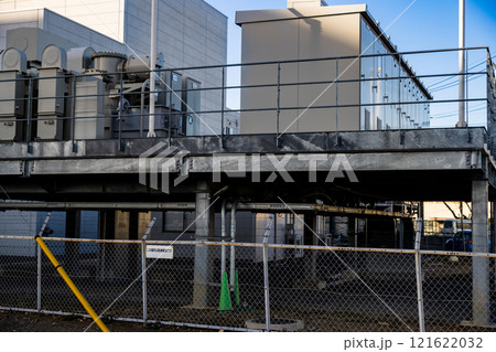 架台の上のキュービクル式高圧受電設備 架台の上のキュービクル式高圧受電設備 121622032