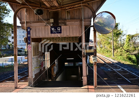 美濃市駅（長良川鉄道）越美南線のプラットホーム内 121622261