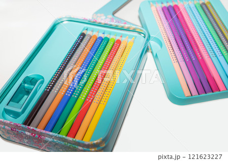 Colored pencils for drawing various colors on a white background. 121623227