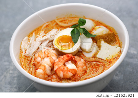 ラクサ・レマック、マレーシアとシンガポールの麺料理。 121623921