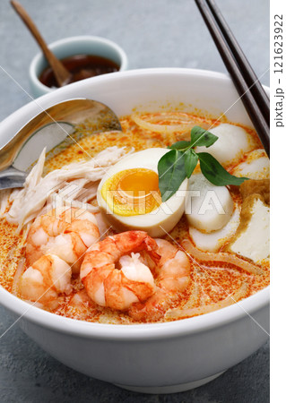 ラクサ・レマック、マレーシアとシンガポールの麺料理。 ラクサ・レマック、マレーシアとシンガポールの麺料理。 121623922