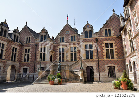 フランス、オルレアン。グロスロ(Groslot)邸。2024年8月22日撮影。 フランス、オルレアン。グロスロ(Groslot)邸。2024年8月22日撮影。 121625279