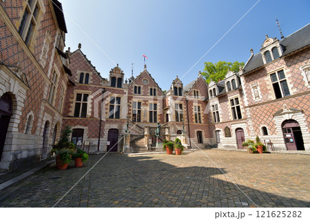 フランス、オルレアン。グロスロ(Groslot)邸。2024年8月22日撮影。 フランス、オルレアン。グロスロ(Groslot)邸。2024年8月22日撮影。 121625282