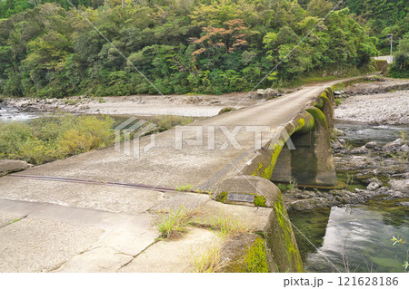 【上岡沈下橋 (四万十川)】 高知県高岡郡四万十町上岡 121628186