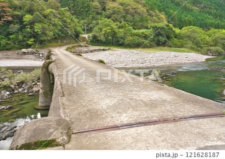【上岡沈下橋 (四万十川)】 高知県高岡郡四万十町上岡 【上岡沈下橋 (四万十川)】 高知県高岡郡四万十町上岡 121628187