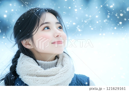 空を見上げる美しい女性「AI生成画像」 121629161