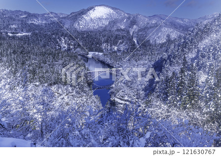 雪の只見線第一只見川陸梁 121630767