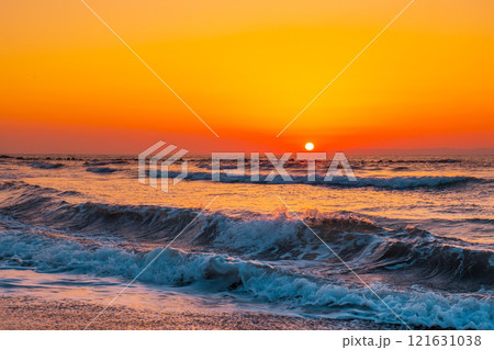 角田浜の夕暮れ 121631038