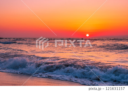 角田浜の夕暮れ 121631157