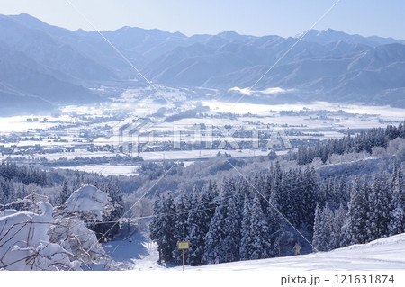 六日町の雪景色 121631874