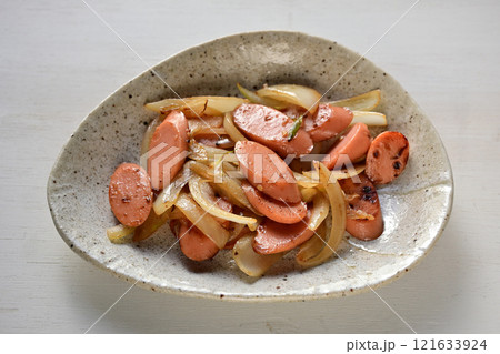 魚肉ソーセージと玉ねぎのマヨネーズ醤油炒 魚肉ソーセージと玉ねぎのマヨネーズ醤油炒 121633924