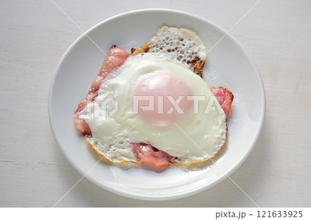 ベーコンエッグ 121633925