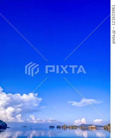 沖縄　阿嘉島の朝の海　凪の海 121633961