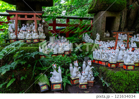 佐助稲荷神社の狐の置物 佐助稲荷神社の狐の置物 121634034