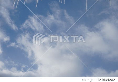 青空に伸びるツララ 青空に伸びるツララ 121634282