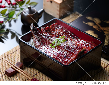 うなぎの蒲焼き ふっくら艶やか国産うな重 121635013