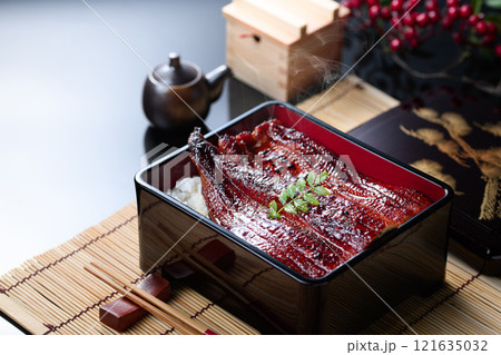 香ばしい蒲焼きの湯気と艶高級感あるうな重」 121635032