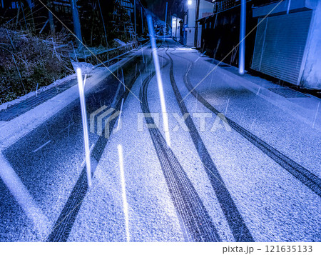 雪降る夜 雪降る夜 121635133