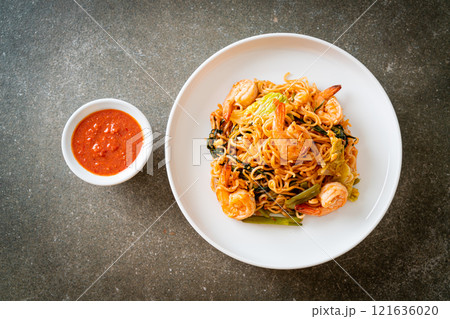 Stir-fried instant noodles sukiyaki with shrimps Stir-fried instant noodles sukiyaki with shrimps 121636020