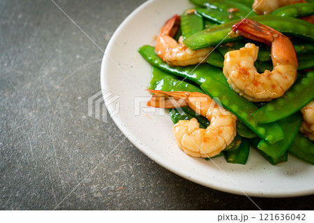 Stir-Fried Green Peas with Shrimp 121636042