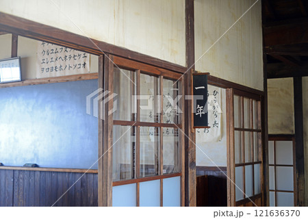 小豆島二十四の瞳映画村田浦分校の教室-4 121636370