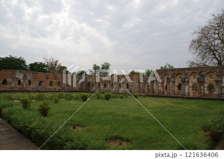 インド　世界遺産チャンパネール・パーヴァガドゥ遺跡公園のジャミマスジド 121636406