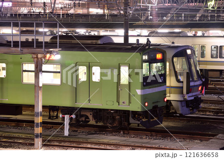 電留線で待機する201系電車 121636658