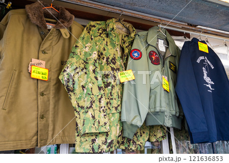 横須賀、どぶ板通りに陳列されているミリタリージャケット 横須賀、どぶ板通りに陳列されているミリタリージャケット 121636853