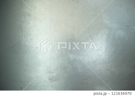 塗装したスチールの鉄板が経年劣化している 121636970