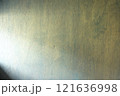木目の壁に左から差し込む光 121636998