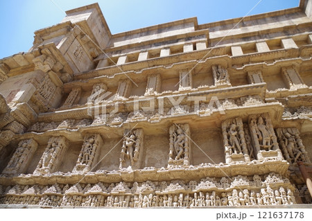 インド　世界遺産ラーニキヴァヴ 121637178