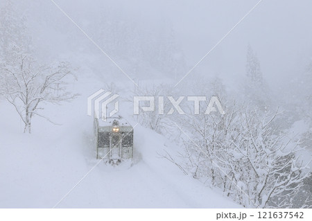 猛吹雪の只見線 猛吹雪の只見線 121637542