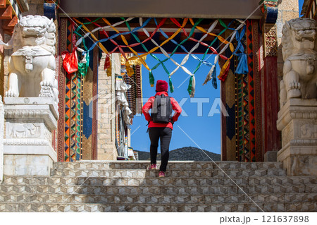 Tourist walk around at SongZanLin Temple in Shangri-La (Zhongdian) YunNan, China 121637898
