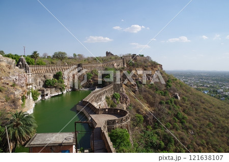 インド　世界遺産ラージャスターンの丘陵城塞群　チットールガル城塞 121638107