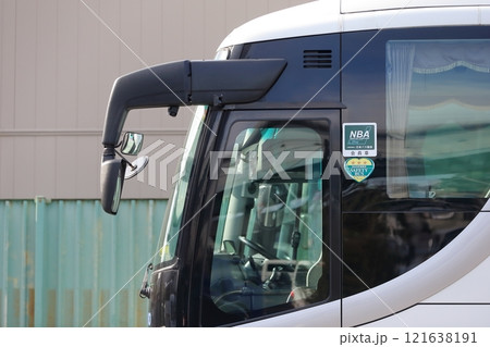 大型観光バス 121638191