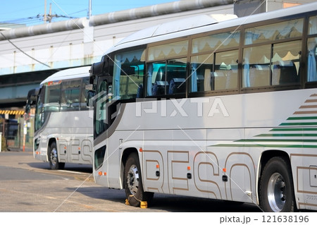 大型観光バス 121638196