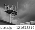 黒い雲と鉄柱 121638219